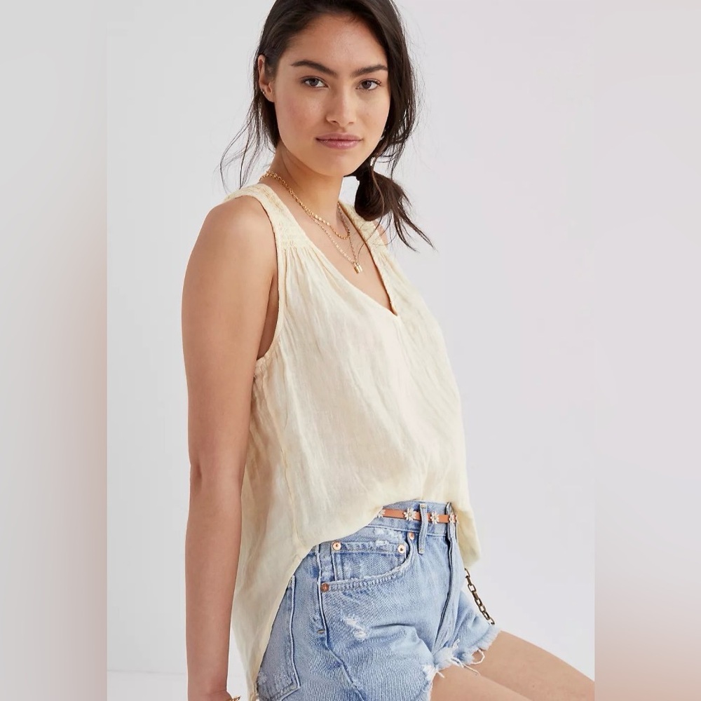 ANTHROPOLOGIE Cloth & Stone Cream Linen Smocked V-Neck Tank